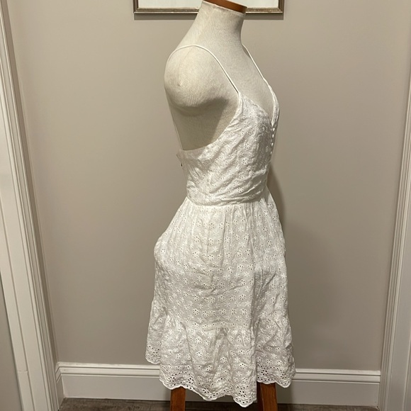 NWT!! Alice + Olivia - Fae Eyelet Sleeveless Minidress - White - Size 6 - Picture 7 of 12